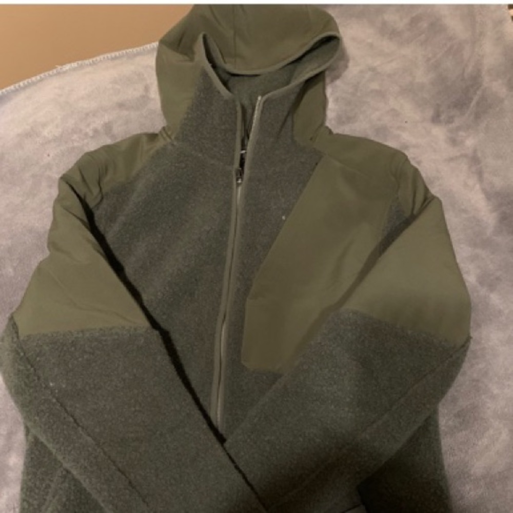 Lululemon men’s jacket